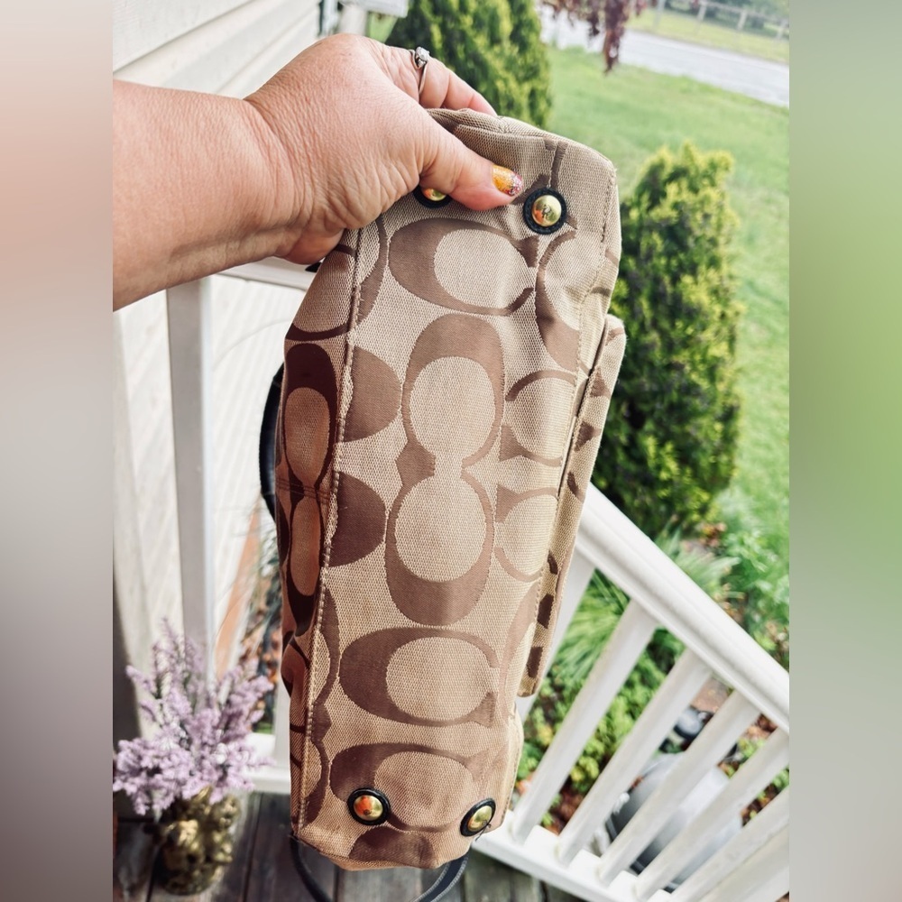 Coach 2 Way Turnlock Signature Hangbag - Picture 4 of 12